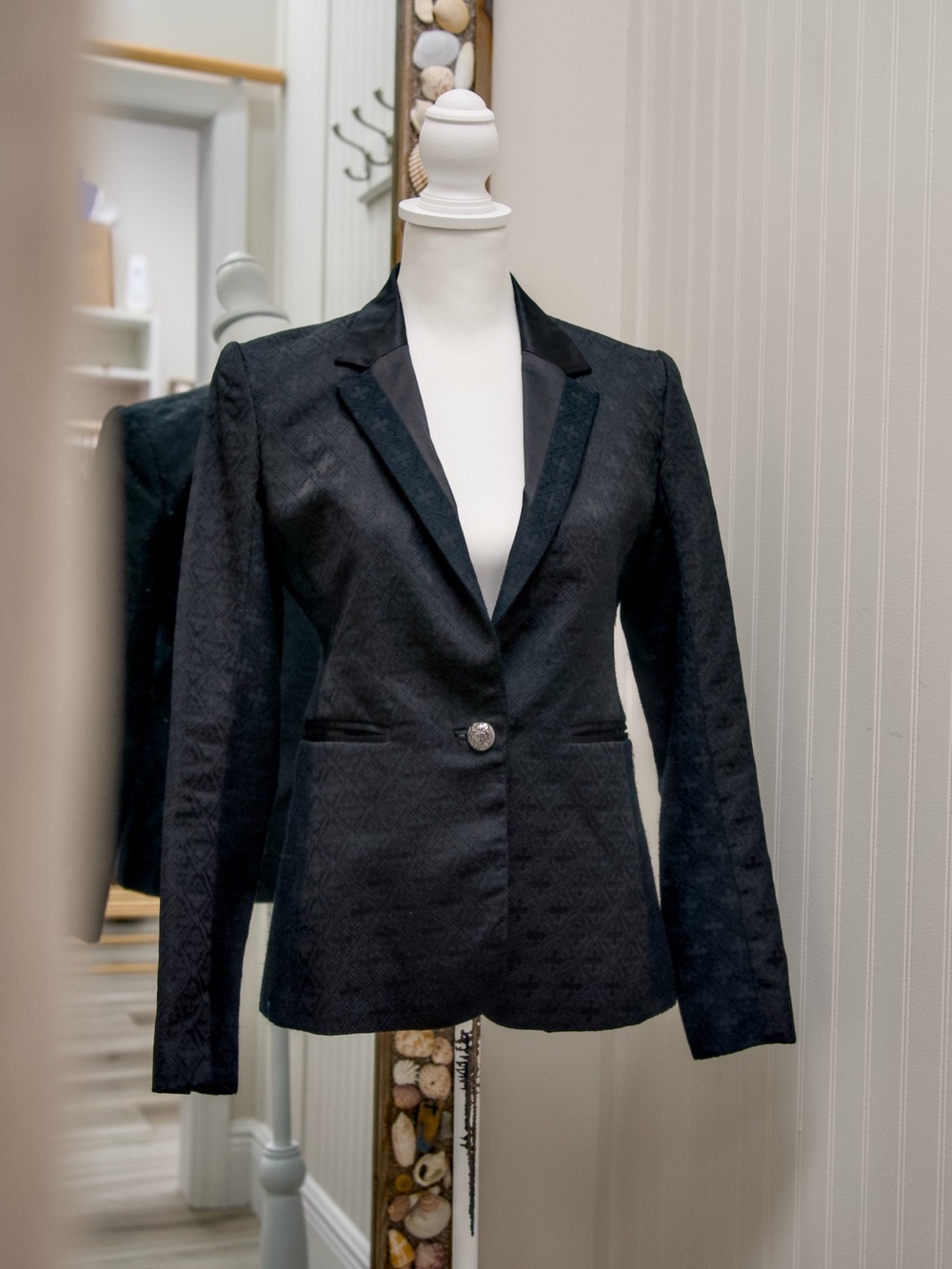 Juicy Couture Black Textured Single-Button Blazer - Picture 2 of 9